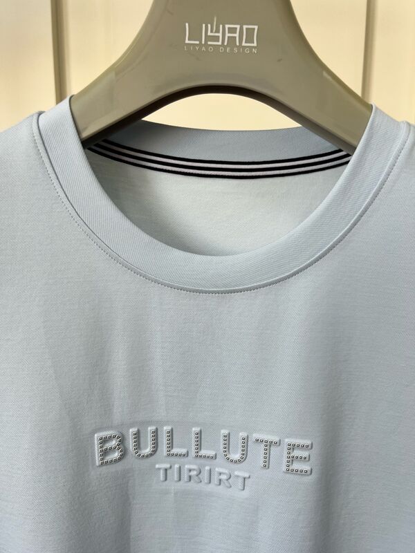 বিলাসবহুল ক্রু নেক টি-শার্ট প্রিন্ট লোগো ডিজাইন মূল ফ্যাব্রিক এমবসিং প্রক্রিয়া প্লাস তাপ গ্রহণ করে - স্থানান্তর ভিনাইল প্রক্রিয়া OEM / ODM