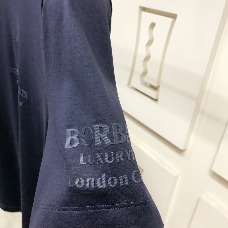 পুরুষদের প্রিমিয়াম জৈবিক তুলা টি-শার্ট - এমবসড লোগো সহ শার্ট, নৈমিত্তিক এবং ব্যবসায়িক পোশাকের জন্য নরম শ্বাস প্রশ্বাসের কাপড় পুরুষদের টি-শার্ট