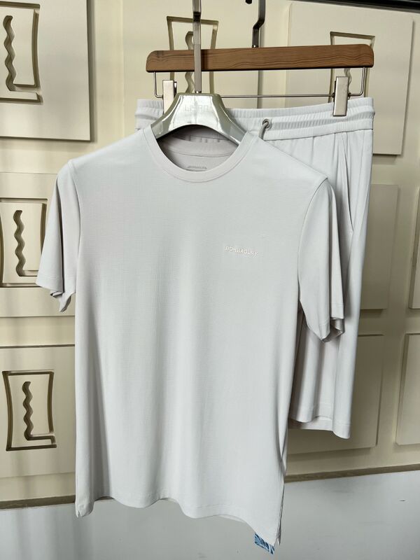 পুরুষদের উচ্চ মানের ফিটনেস রানিং শর্টস শ্বাস প্রশ্বাসের দ্রুত শুকানোর উপাদান হাঁটু দৈর্ঘ্য গ্রীষ্মকালীন পিছন পকেট পকেট সাধারণ নকশা